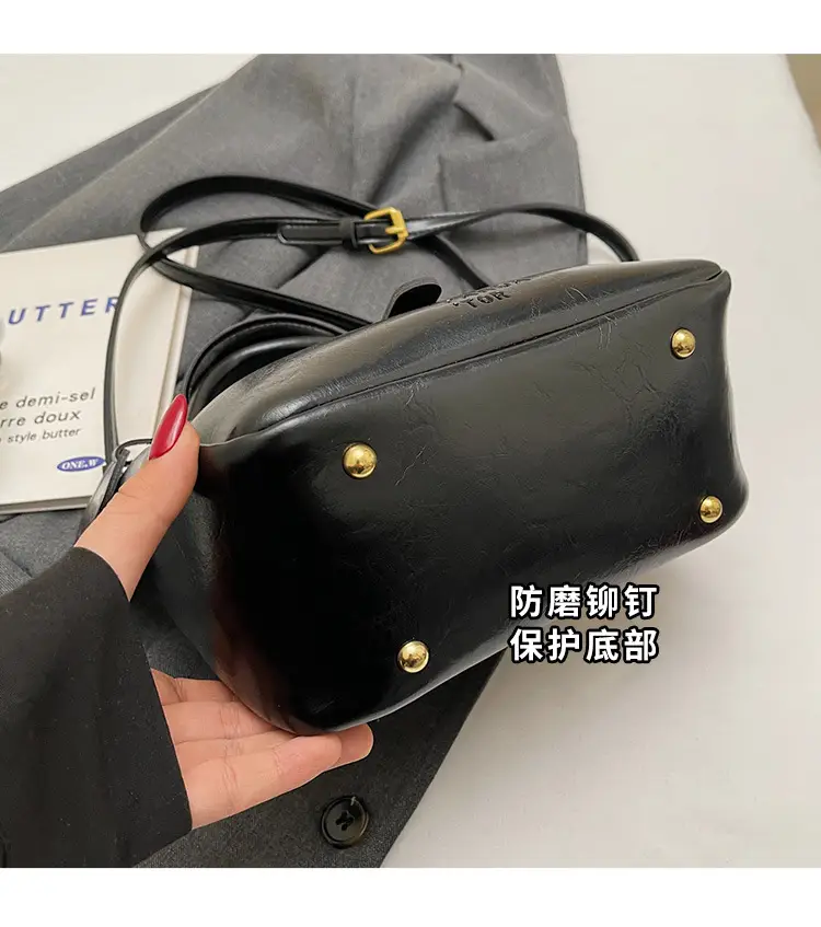Red Leather Shoulder Bag for Women 2025 — feature 11