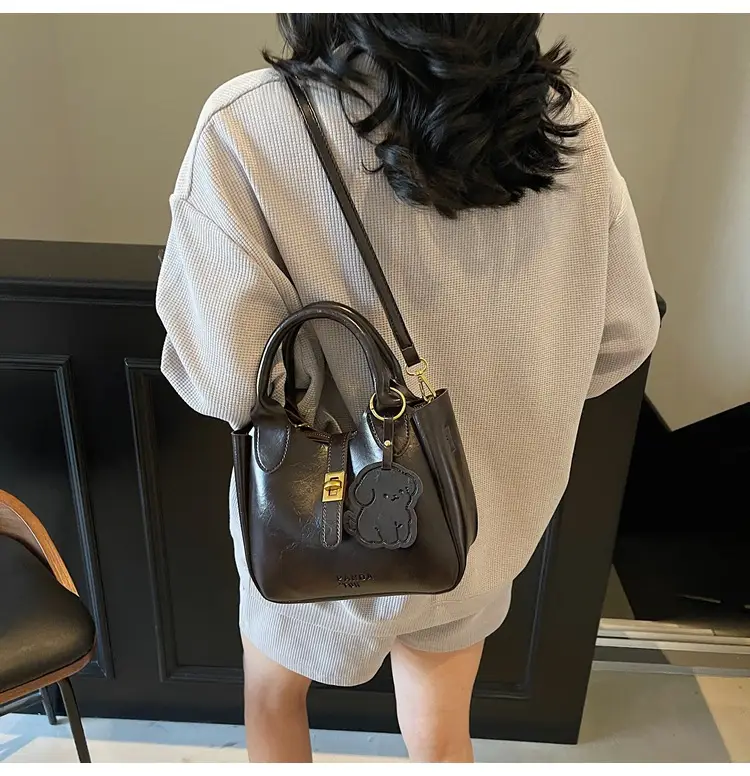 Red Leather Shoulder Bag for Women 2025 — feature 15