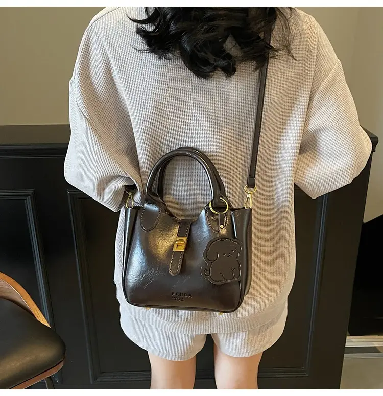 Red Leather Shoulder Bag for Women 2025 — feature 17