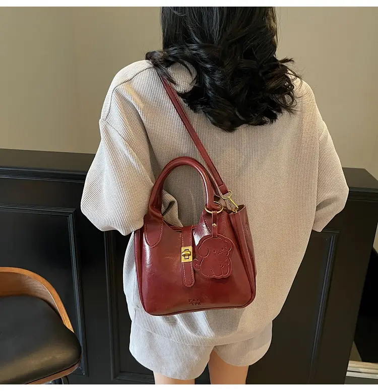 Red Leather Shoulder Bag for Women 2025 — feature 19