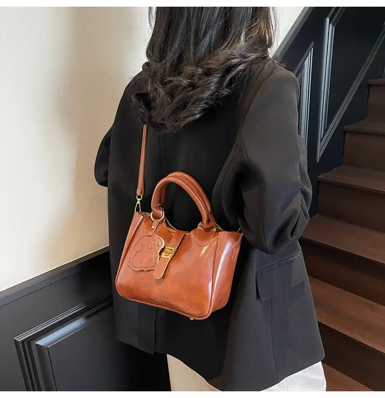Red Leather Shoulder Bag for Women 2025 — feature 26