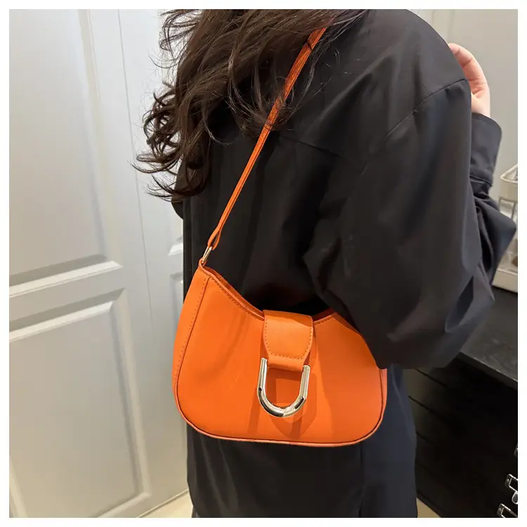 Women's White Leather Shoulder Bag 2025 Spring — feature 12