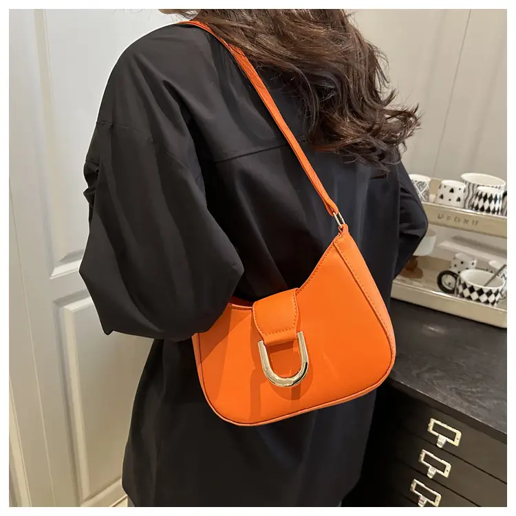 Women's White Leather Shoulder Bag 2025 Spring — feature 13
