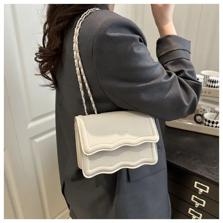 Vintage Lace Shoulder Bag Brown Chain Crossbody — feature 12