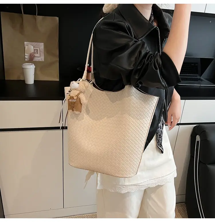Women Woven Shoulder Bag Beige 2026 New Summer — feature 10