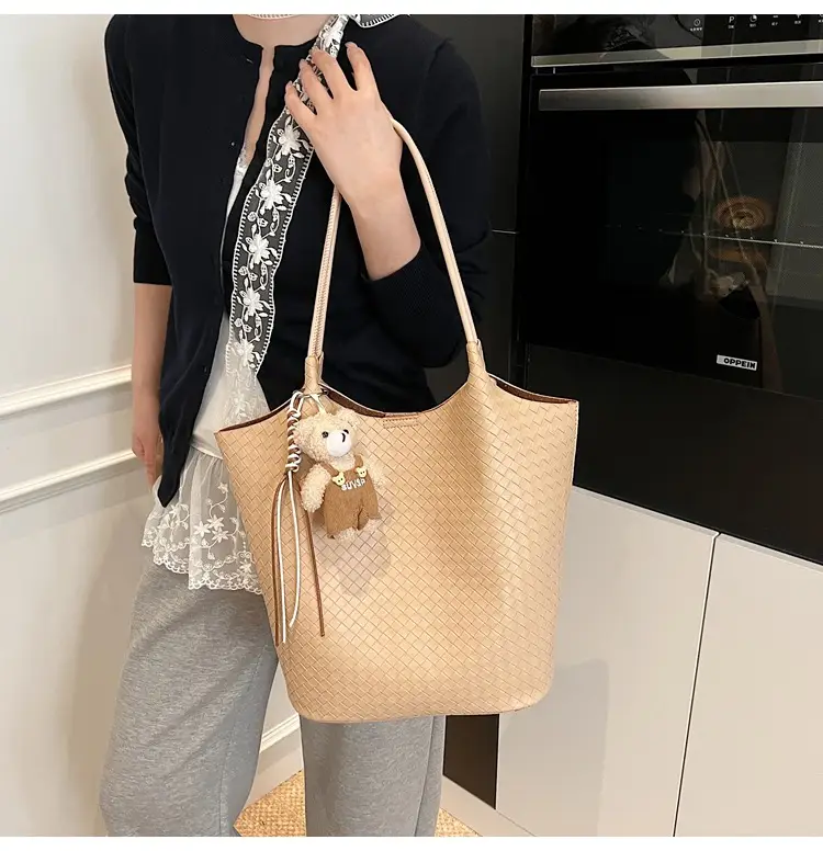 Women Woven Shoulder Bag Beige 2026 New Summer — feature 18