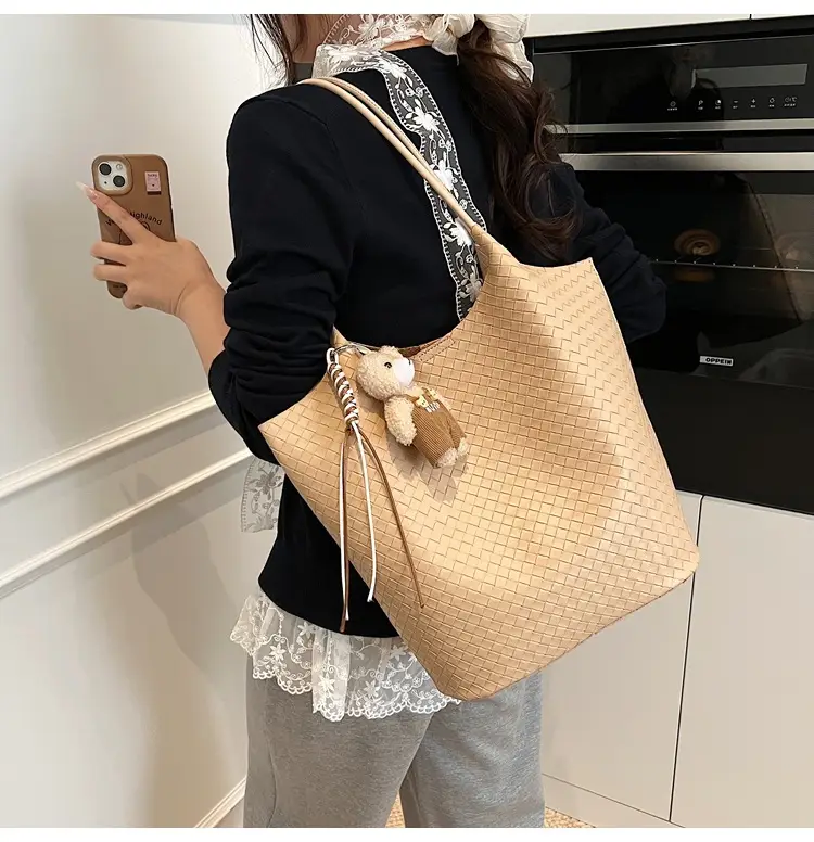 Women Woven Shoulder Bag Beige 2026 New Summer — feature 21