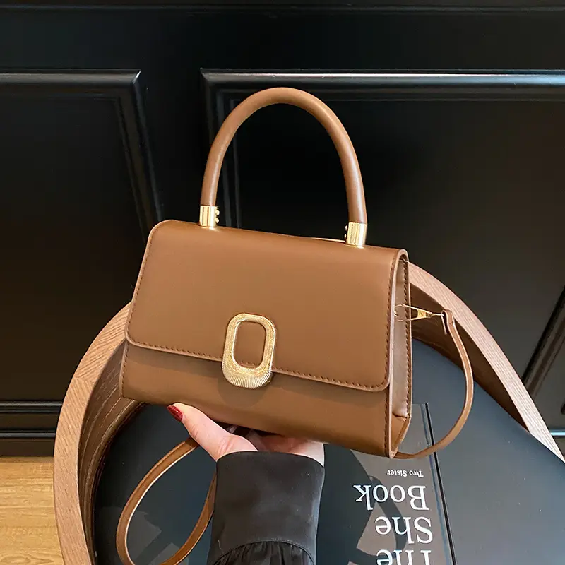 Black Korean Style Square Handbag with Gold Clasp - Image 4