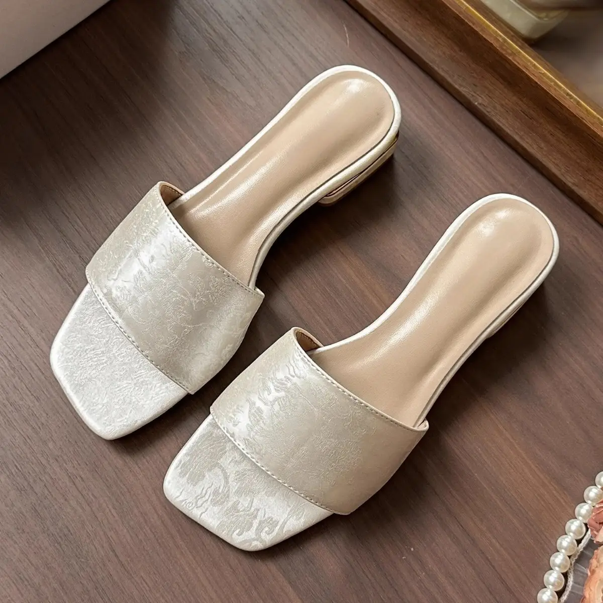 Elegant Chinese Style Flat Slippers for Women 2025 - Image 4