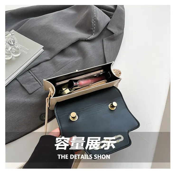 Spring Blue White Shoulder Crossbody Bag with Gold Clasp — feature 6