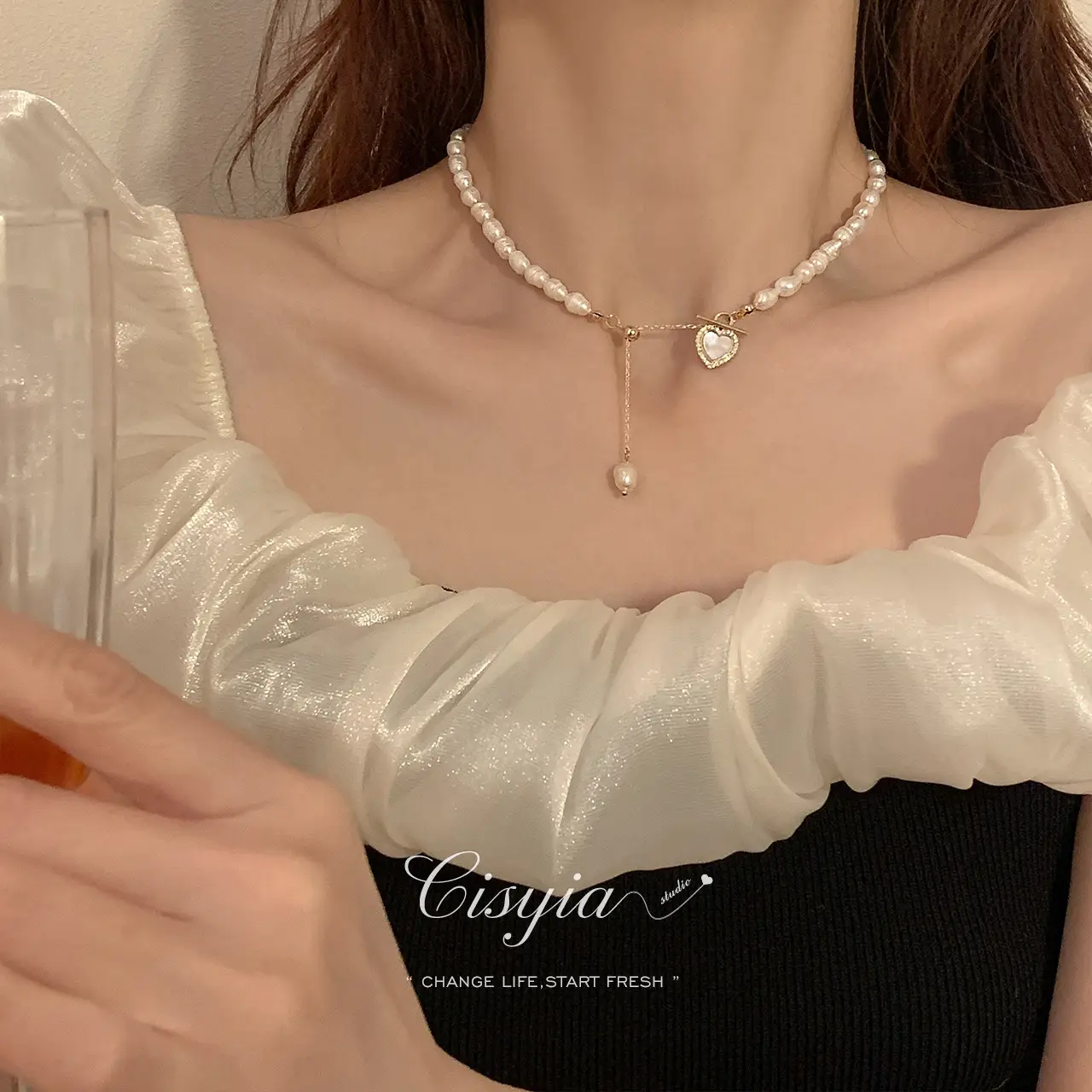 Luxury Pearl Clavicle Chain with Shaking Sound & Burst Effect — feature 16