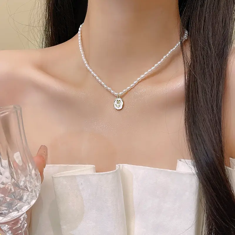 Luxury Pearl Clavicle Chain with Shaking Sound & Burst Effect — feature 21