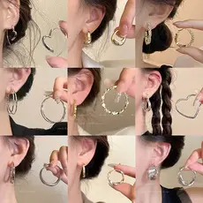 Luxury Pearl Clavicle Chain with Shaking Sound & Burst Effect — feature 3