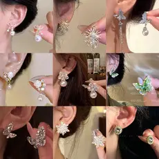 Luxury Pearl Clavicle Chain with Shaking Sound & Burst Effect — feature 4