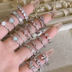 Luxury Pearl Clavicle Chain with Shaking Sound & Burst Effect — feature 6