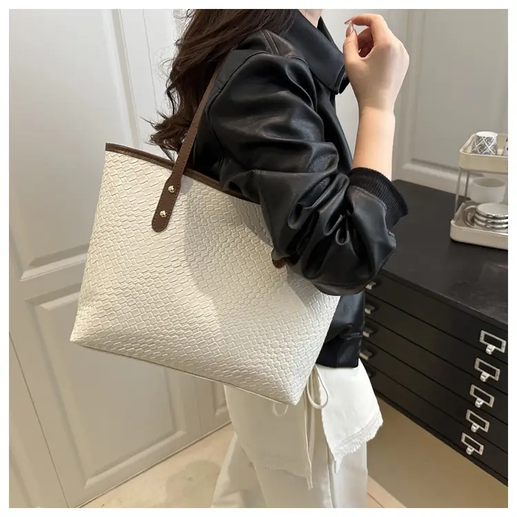 Trendy Brown Woven Shoulder Tote Bag Large Capacity — feature 11