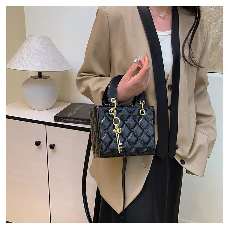Black Rhombic Textured Handbag with Gold Chain — feature 20