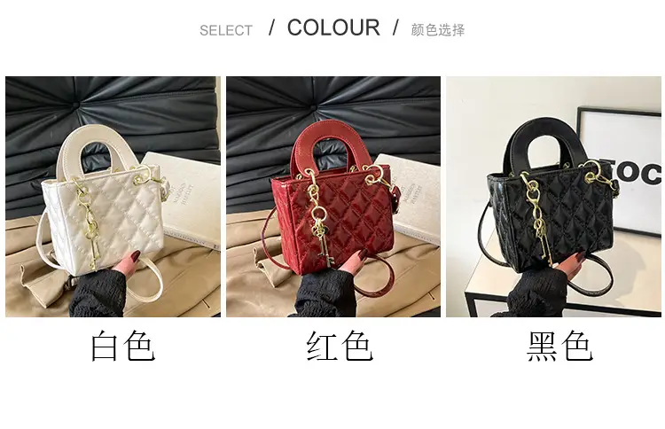 Black Rhombic Textured Handbag with Gold Chain — feature 5