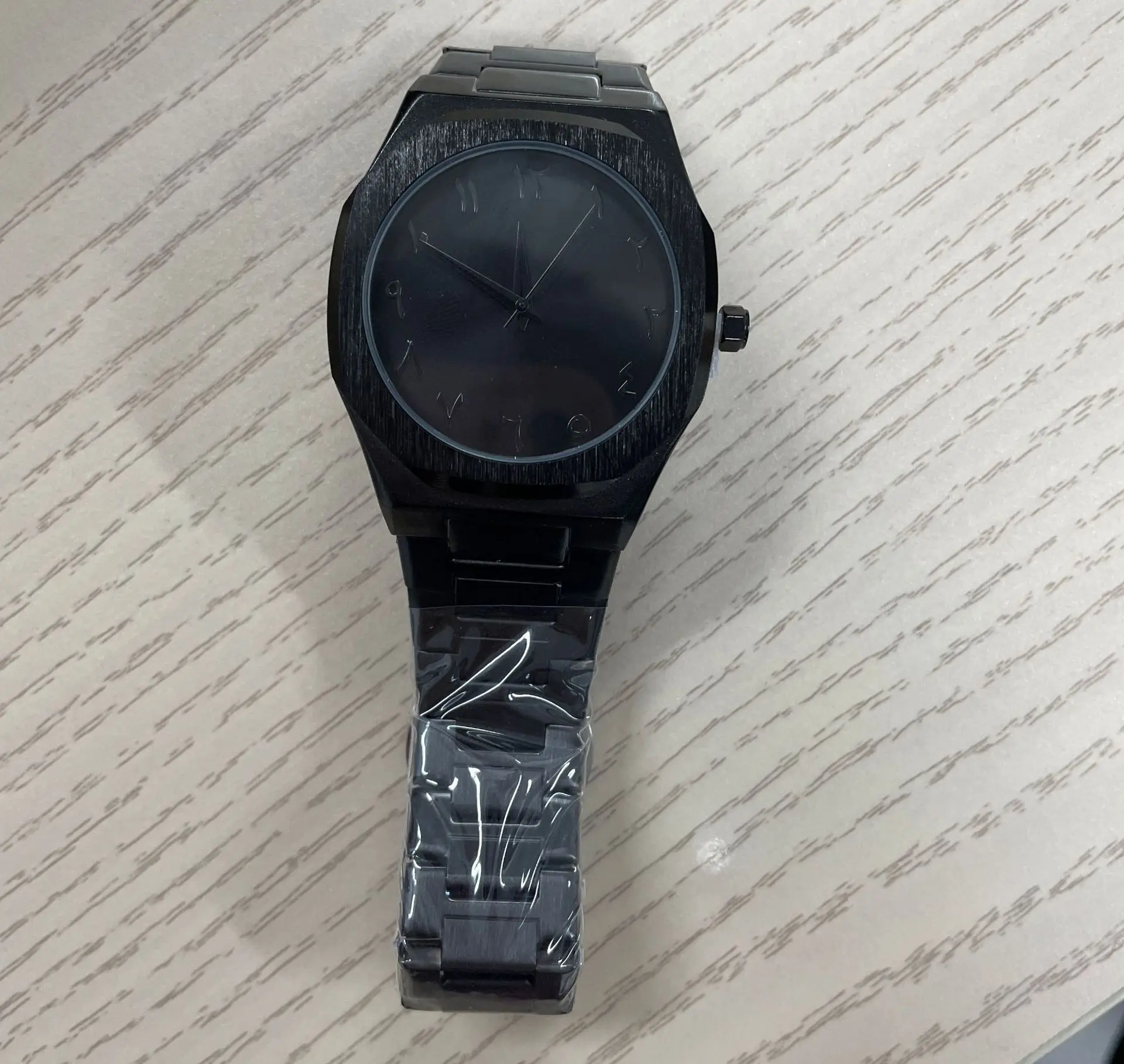 Men's Black Eight-Shaped Quartz Watch Wholesale - Image 3
