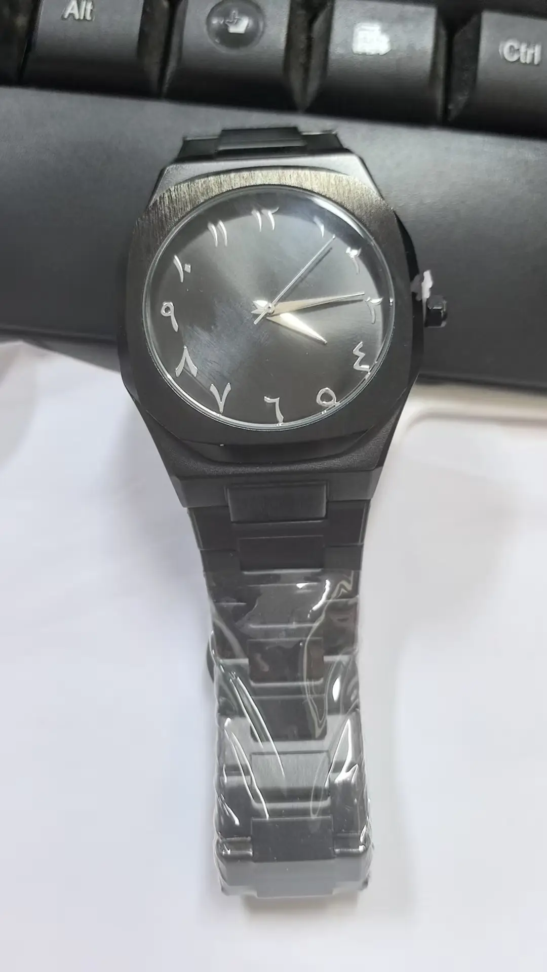 Men's Black Eight-Shaped Quartz Watch Wholesale - Image 6