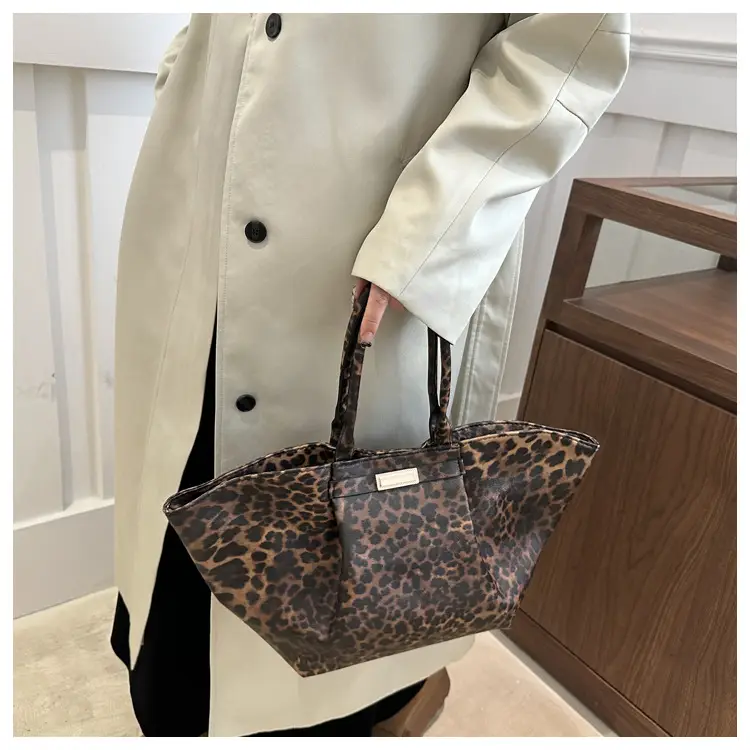 2025 Leopard Print Large Shoulder Bag for Women — feature 11