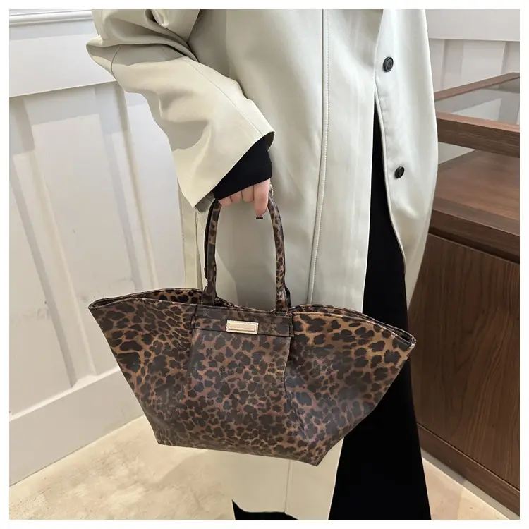 2025 Leopard Print Large Shoulder Bag for Women — feature 13