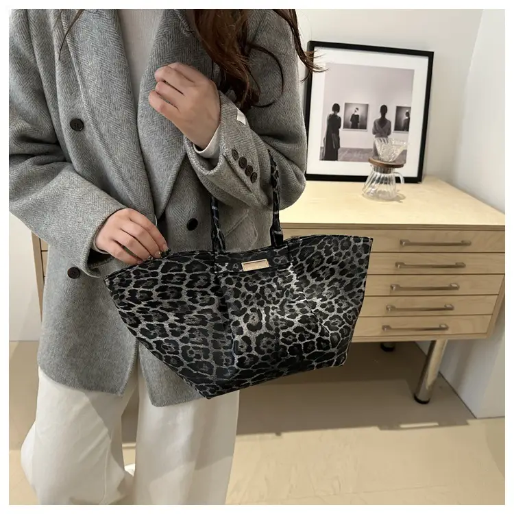 2025 Leopard Print Large Shoulder Bag for Women — feature 9
