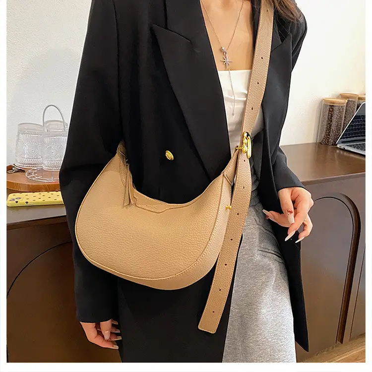 Minimalist Brown Leather Shoulder Bag with Adjustable Strap — feature 15