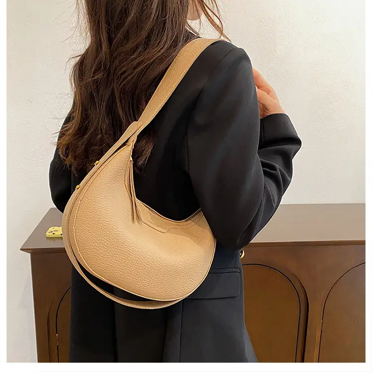 Minimalist Brown Leather Shoulder Bag with Adjustable Strap — feature 17