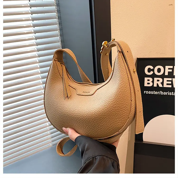 Minimalist Brown Leather Shoulder Bag with Adjustable Strap — feature 5