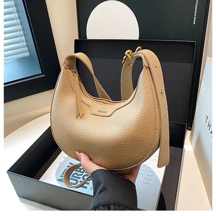 Minimalist Brown Leather Shoulder Bag with Adjustable Strap