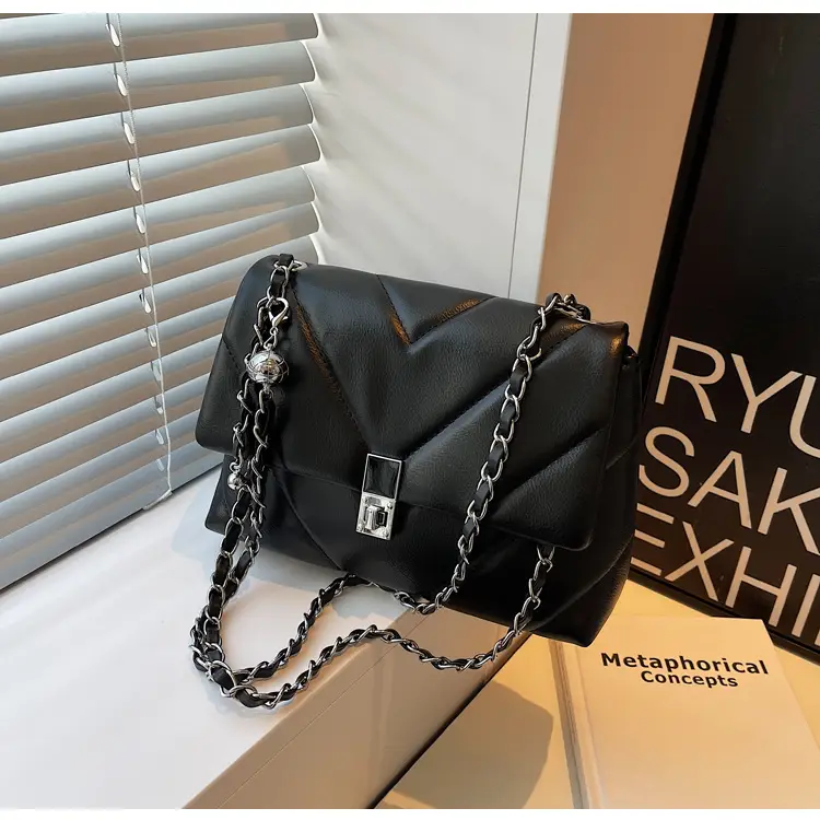 White Embroidered Chain Shoulder Bag for Women 2026 — feature 7