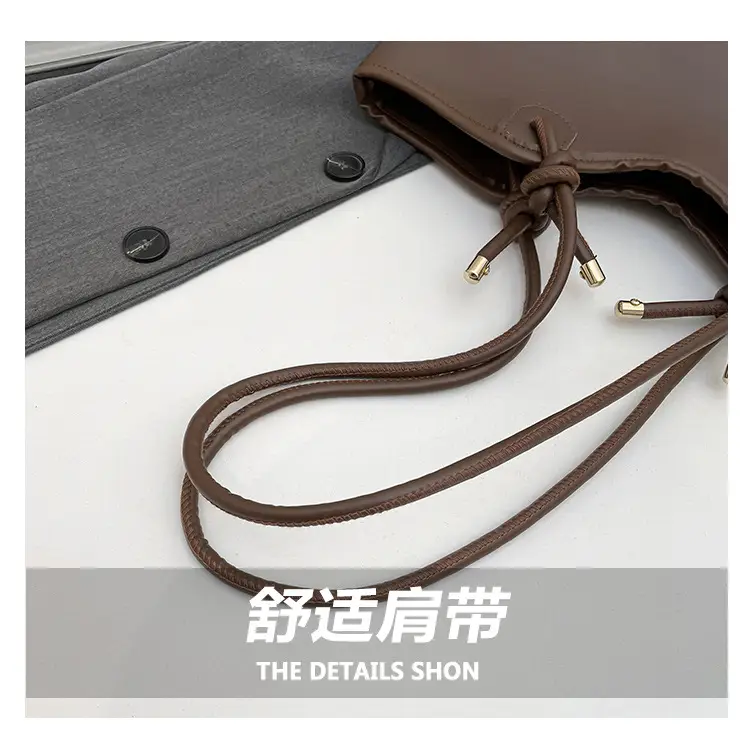 Women's Beige Straw Tote Bag with Leather Handles — feature 2
