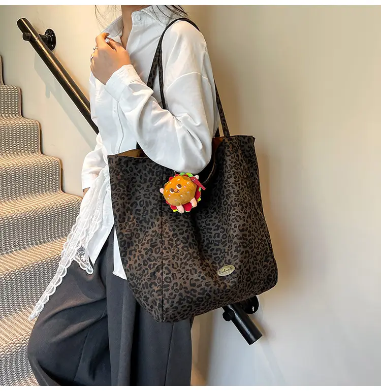 Women Leopard Print Canvas Shoulder Bag 2025 — feature 15