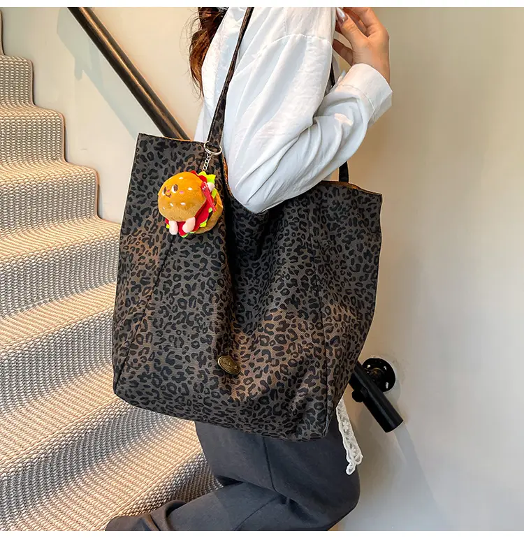 Women Leopard Print Canvas Shoulder Bag 2025 — feature 18