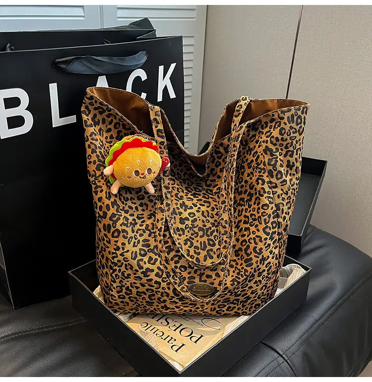 Women Leopard Print Canvas Shoulder Bag 2025 — feature 4