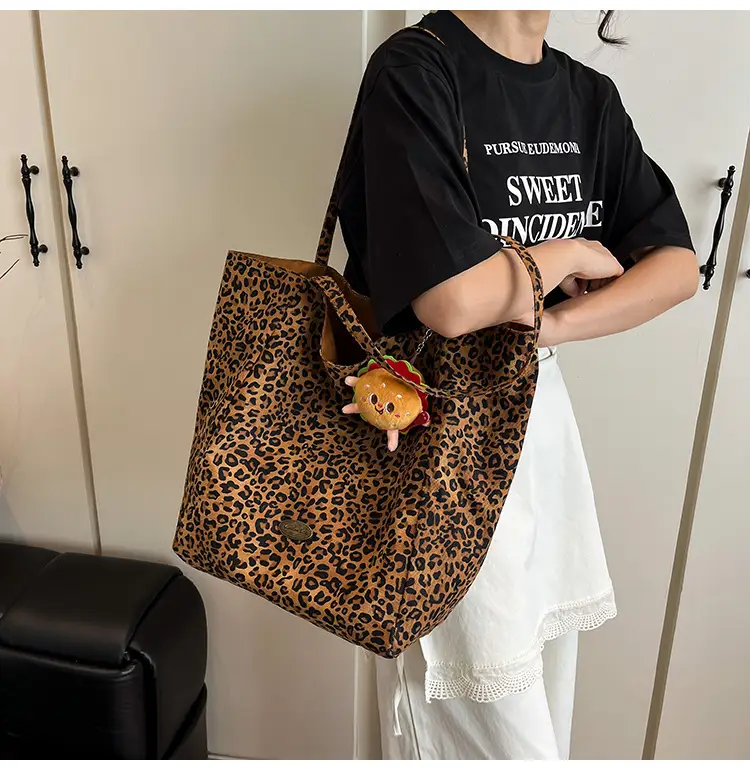 Women Leopard Print Canvas Shoulder Bag 2025 — feature 9