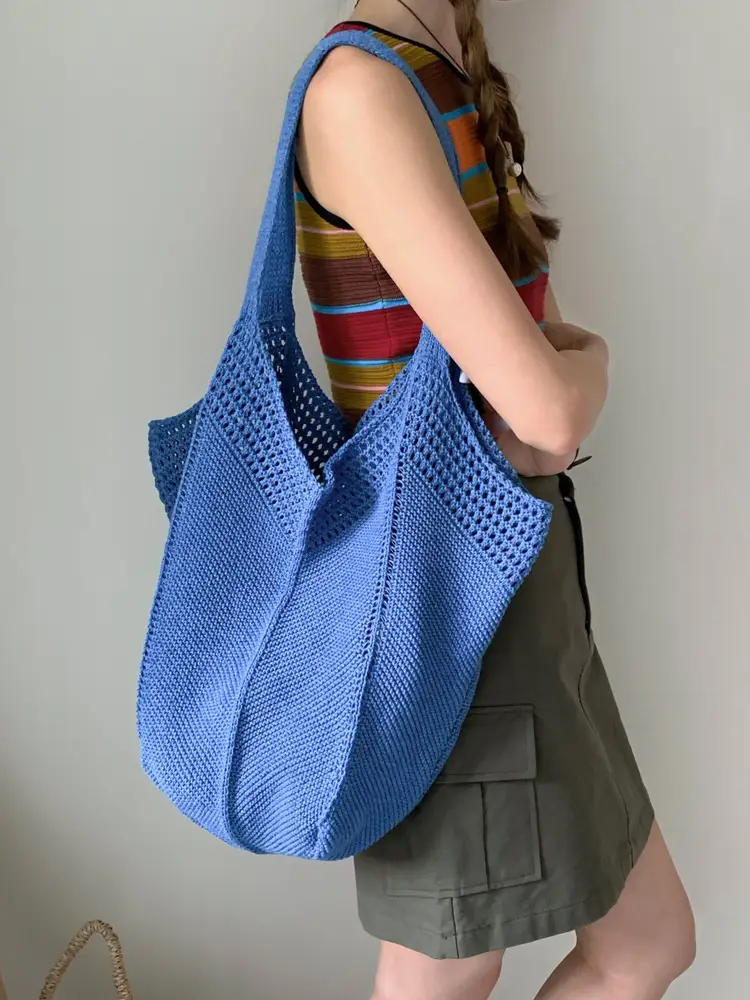 Red Knitted Women's Large Capacity Shoulder Bag - Image 9