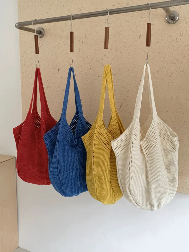 Red Knitted Women's Large Capacity Shoulder Bag - Image 11