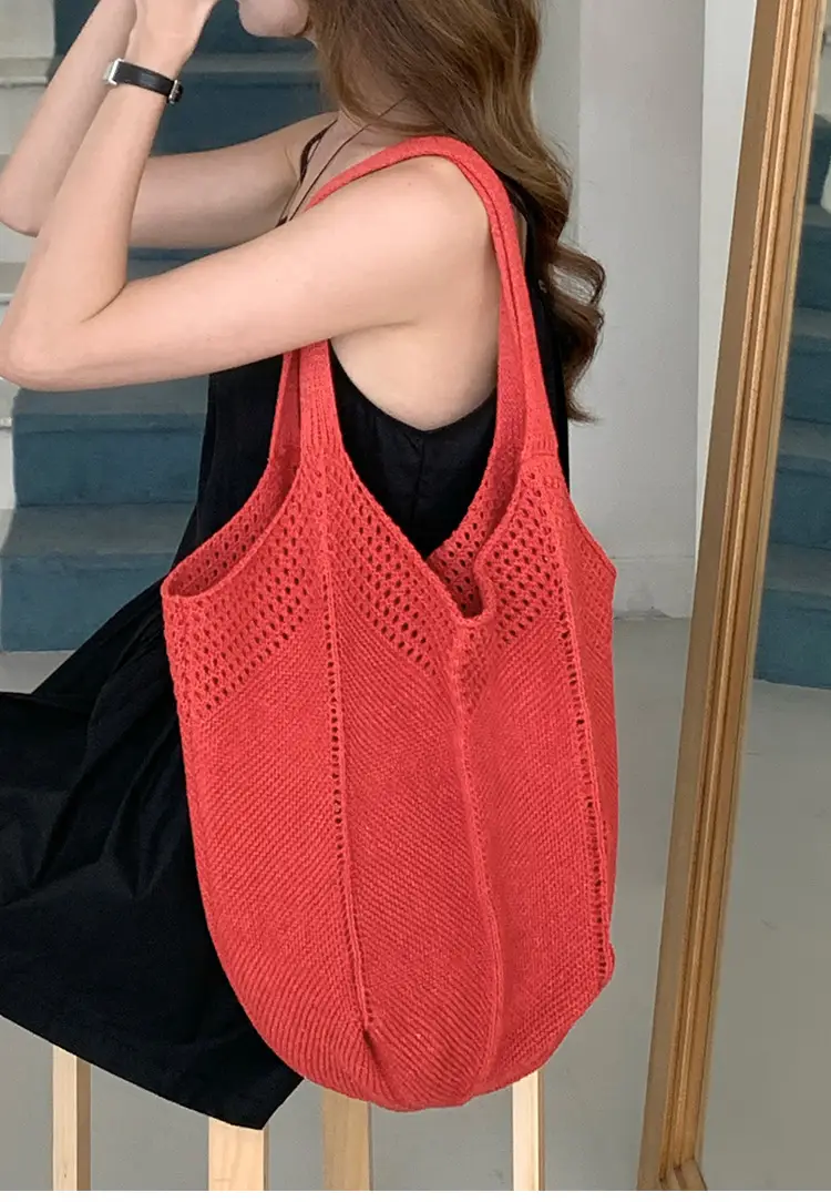 Red Knitted Women's Large Capacity Shoulder Bag — feature 5