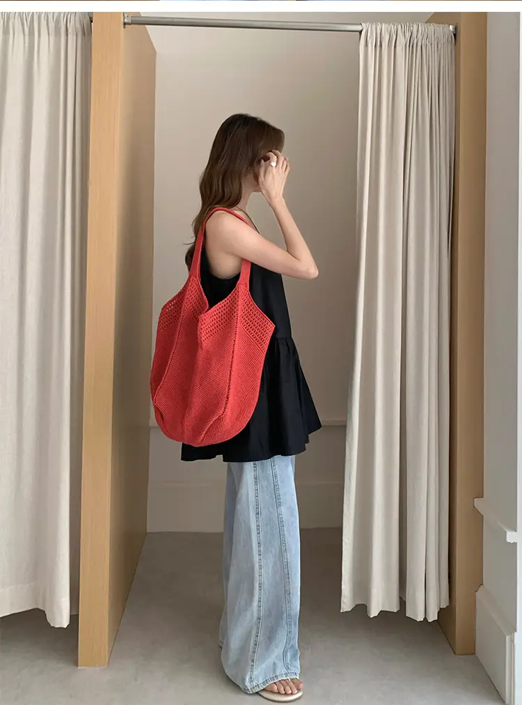 Red Knitted Women's Large Capacity Shoulder Bag — feature 8