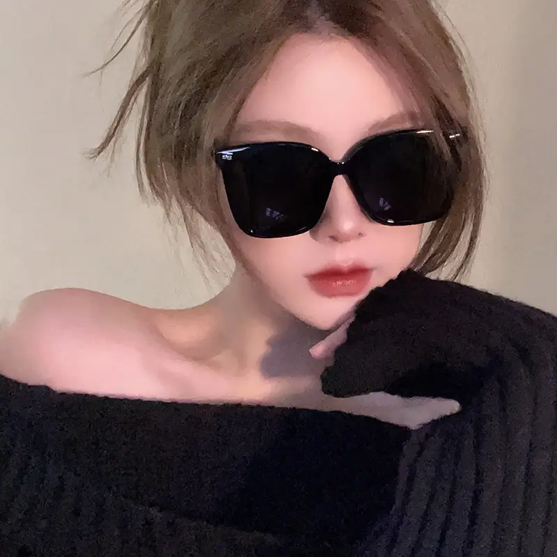 Classic Black Sunglasses for Driving & Travel — feature 1