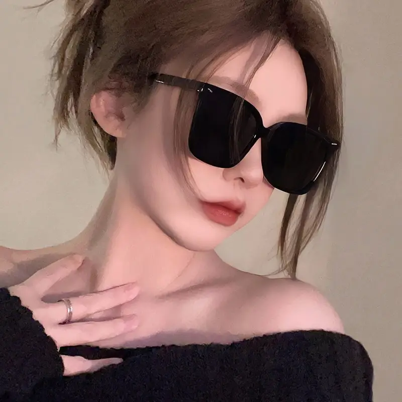 Classic Black Sunglasses for Driving & Travel — feature 2