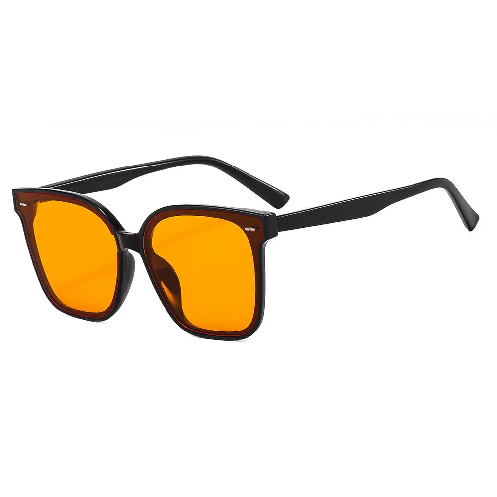 Classic Black Sunglasses for Driving & Travel - Image 6