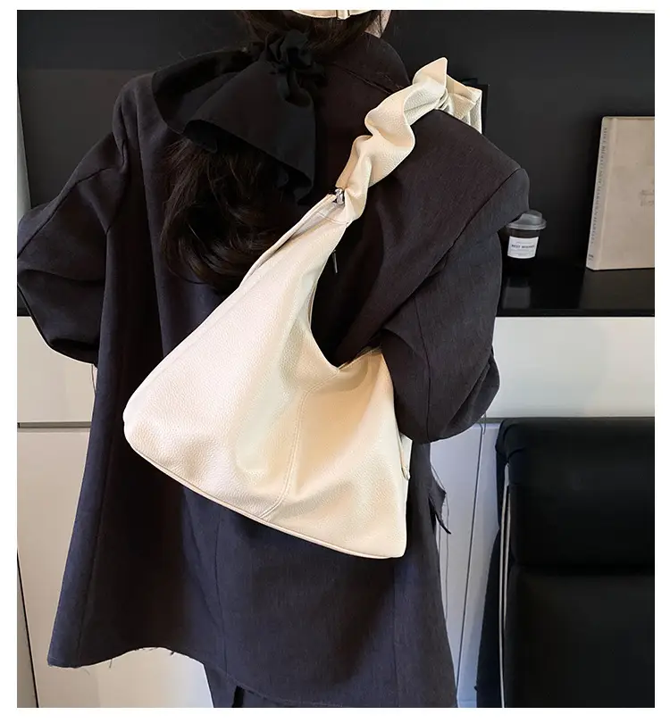 Women's Cream Pleated Shoulder Bag Large Capacity Summer 2025 — feature 2