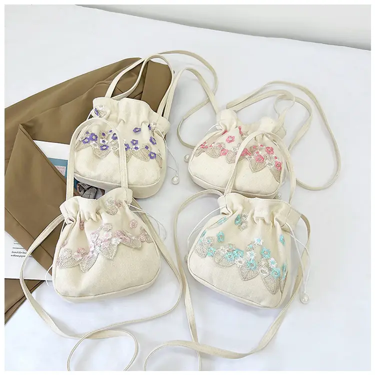 Chinese Embroidered Handbag with Lace Detail — feature 18