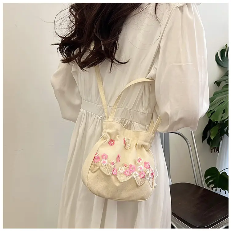 Chinese Embroidered Handbag with Lace Detail — feature 20