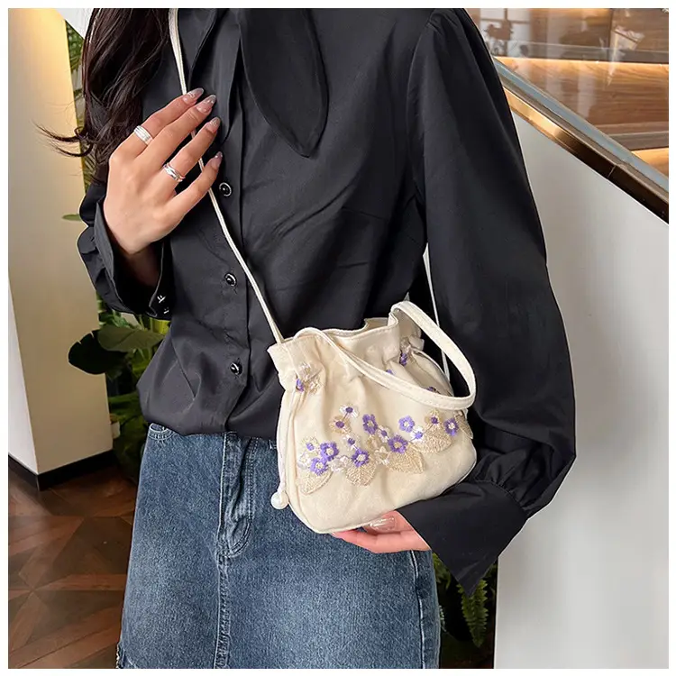 Chinese Embroidered Handbag with Lace Detail — feature 26