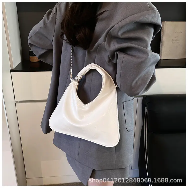 Black One-shoulder Handbag for Women 2025 — feature 14