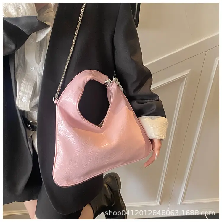 Black One-shoulder Handbag for Women 2025 — feature 15